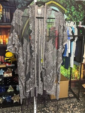 SO Sheer Paisley Kimono Cardigan in Gray and Black